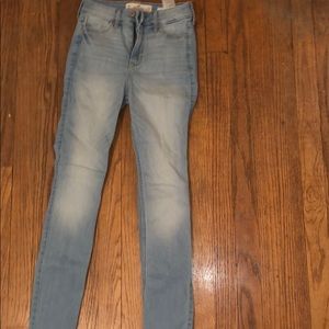 Hollister Jeans (light wash)